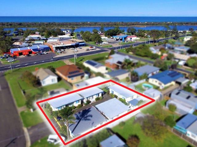 Flat for sale in Lakes Entrance, Victoria
