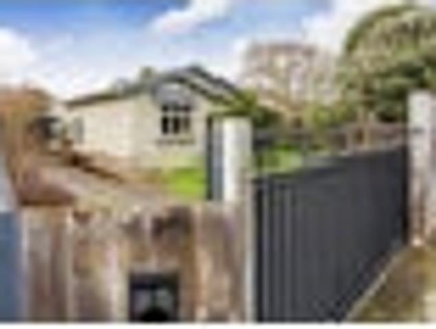 House for sale in Takaro