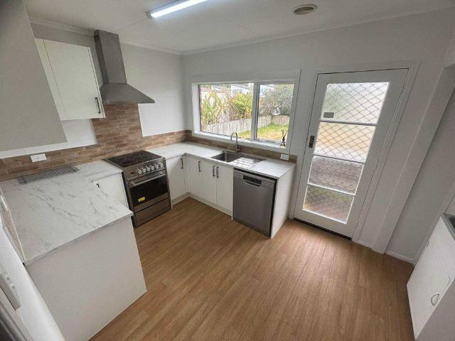 Apartment for rent in Point England, Maungakiekie-Tāmaki
