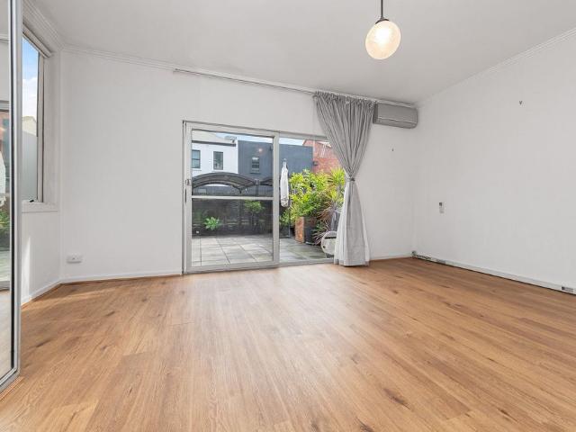 Townhouse for rent in Port Melbourne, Melbourne