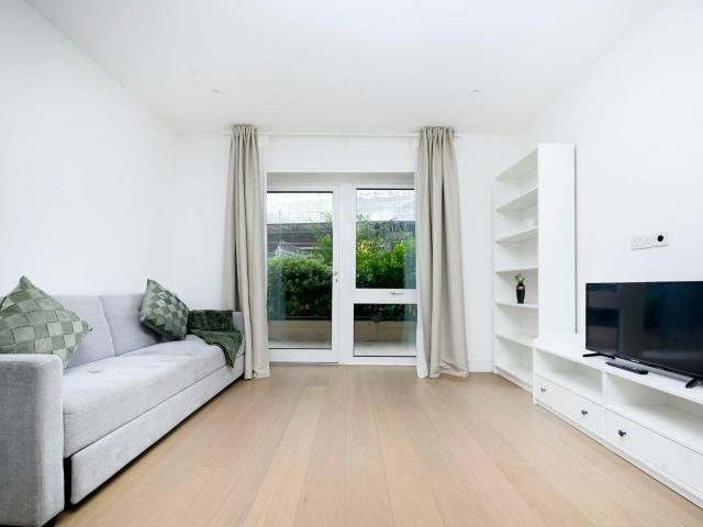 Apartment for rent in Fulham Reach, Greater London
