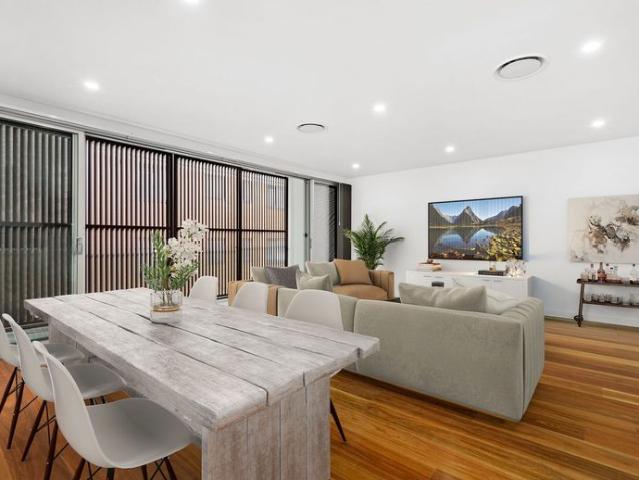 Townhouse for rent in Wollongong West, New South Wales