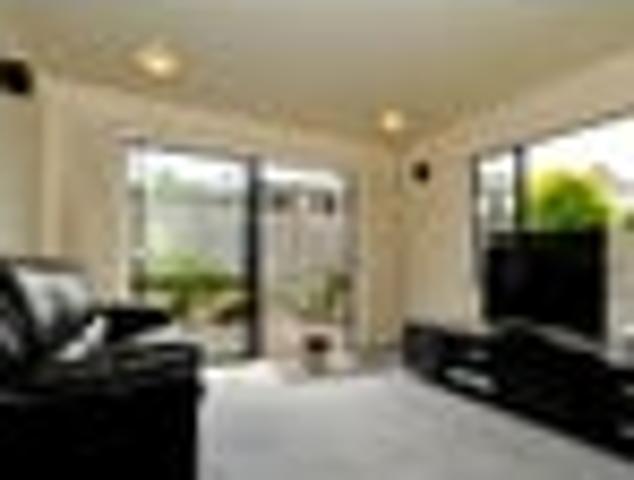 Apartment for rent in Paremoremo