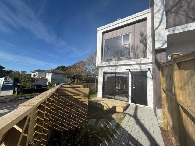 House for rent in Paremoremo, Oroua County