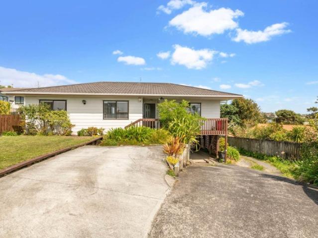 House for rent in Paremoremo, Oroua County