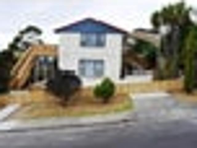 Townhouse for rent in Paremoremo