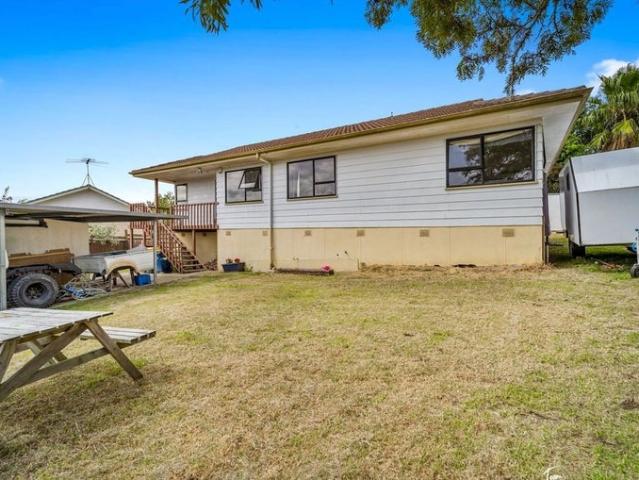 House for rent in Paremoremo, Oroua County
