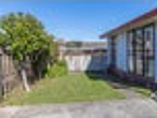 House for rent in Paremoremo