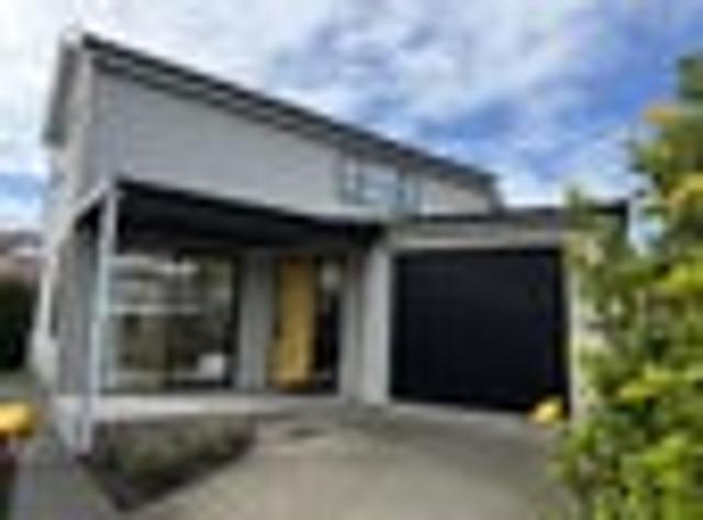 Townhouse for rent in Paremoremo, Oroua County