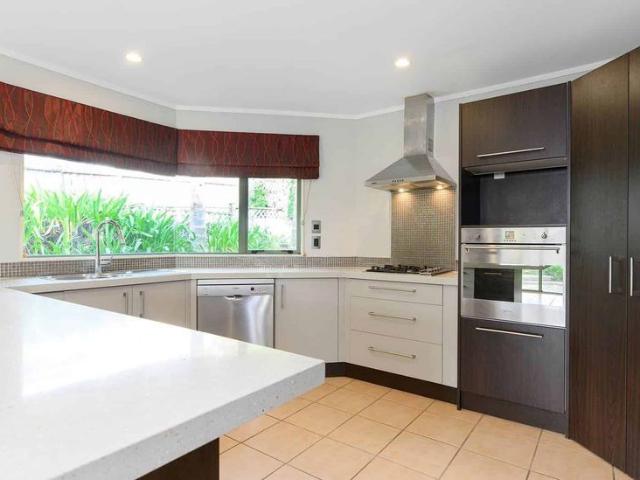 House for rent in Paremoremo