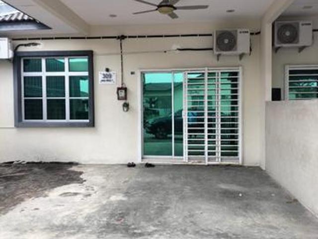 Terraced House for sale in Malaka