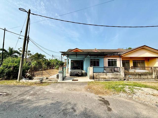 Terraced House for sale in Malaka