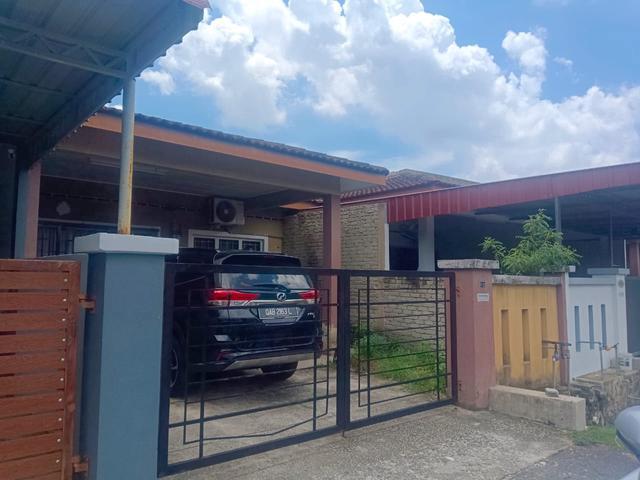 Terraced House for sale in Malaka