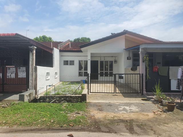 Terraced House for sale in Malaka