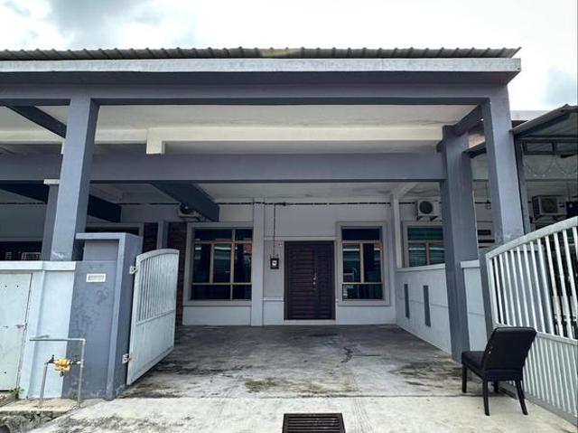 Terraced House for sale in Malaka