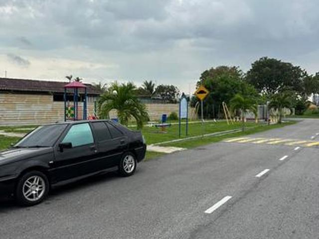 Terraced House for sale in Malaka