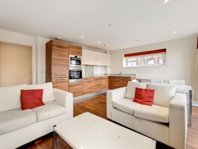 Apartment for rent in Little Stanmore, Greater London