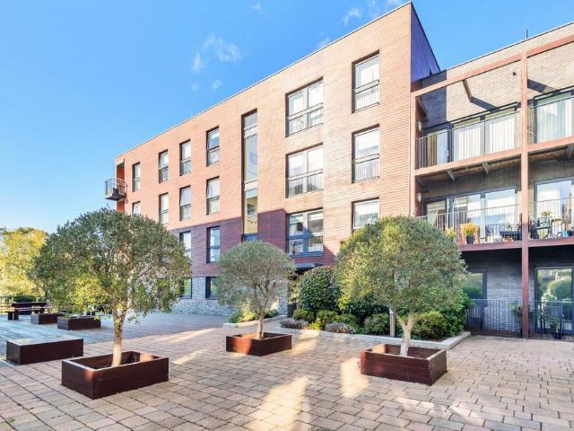 Apartment for rent in Little Stanmore, Greater London