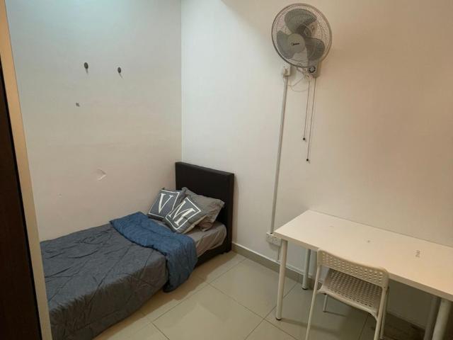 Room for rent in Petaling, Alam Impian
