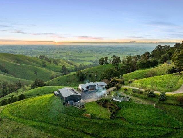 Cottage for sale in Yarragon South, Victoria