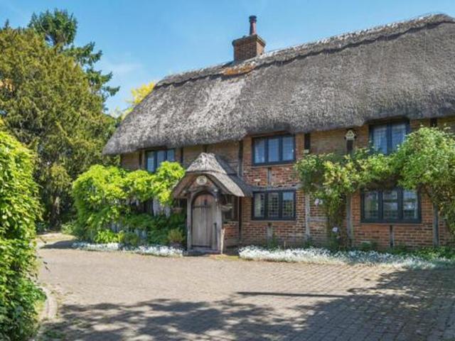 House for sale in Hook, Hart