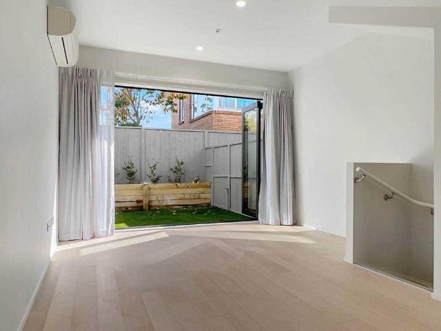 Townhouse for rent in Saint Lukes, Albert-Eden