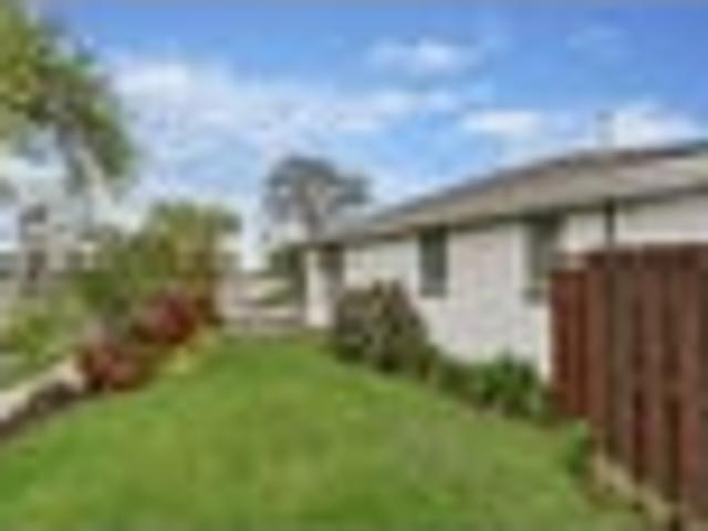 Apartment for sale in Chaslands, Canterbury