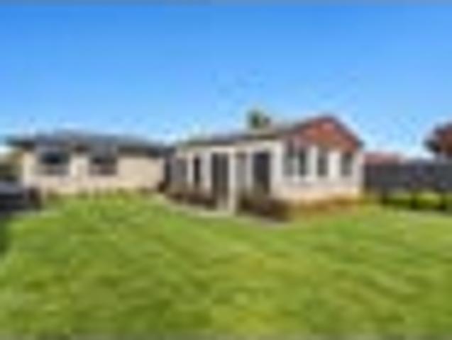 House for sale in Chaslands, Canterbury