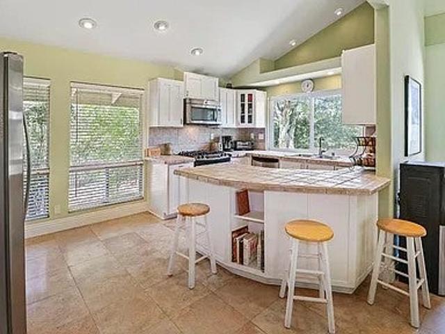 Room for rent in Woodland Hills-Warner Center Neighborhood Council District, Canoga Park