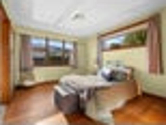 House for sale in Chaslands, Canterbury