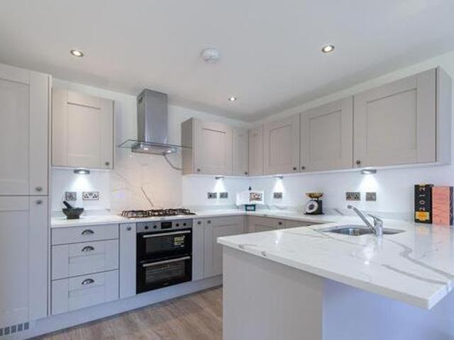 House for sale in Whitfield, Charlesworth