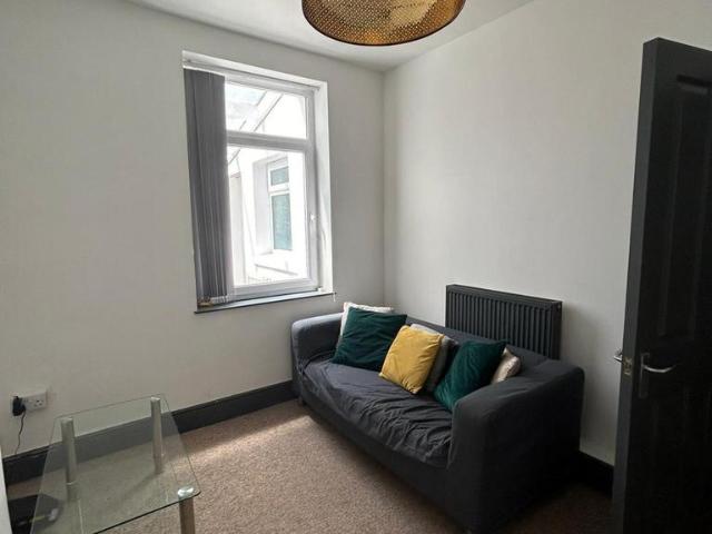 House for rent in Nangreaves, Wales