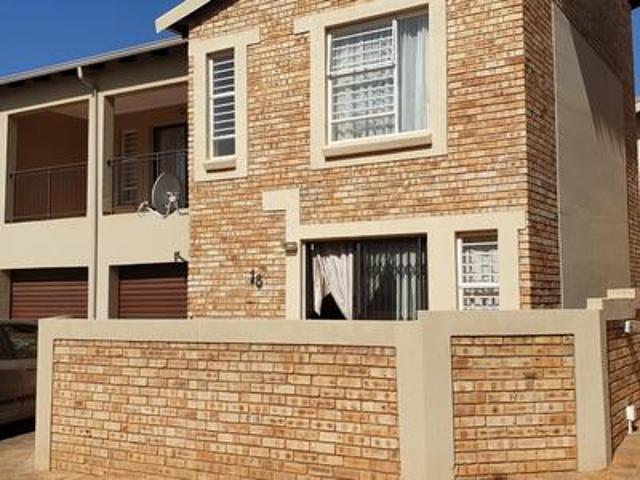 Townhouse for rent in Nooitgedacht, Gauteng