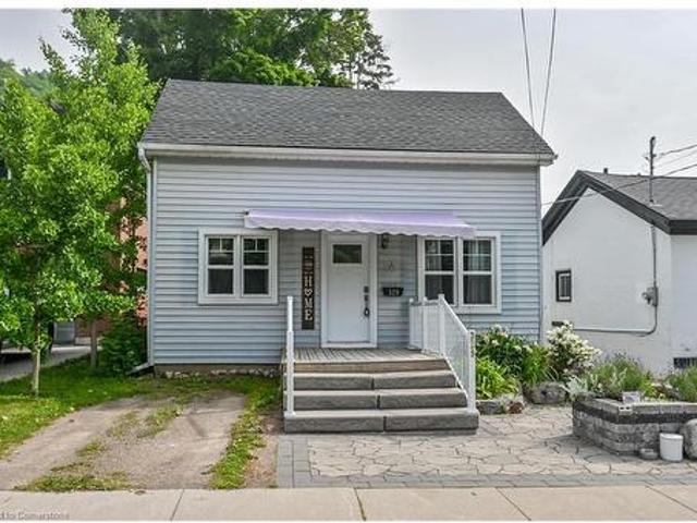 House for rent in Dundas