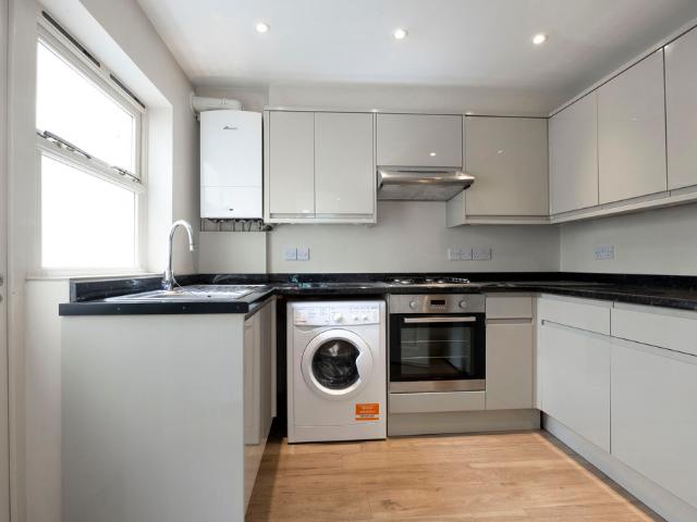 House for rent in Bath Road Shops, Cheltenham