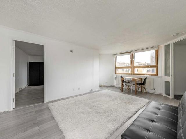 House for rent in Brompton, Greater London