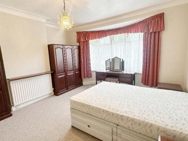Room for rent in Gidea Park, Greater London