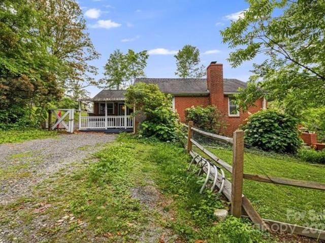 House for sale in Fairview