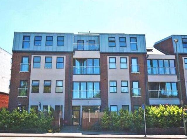 House for sale in Heol-las, Surrey