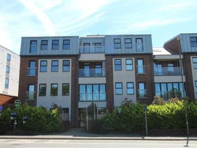 House for sale in Heol-las, Surrey