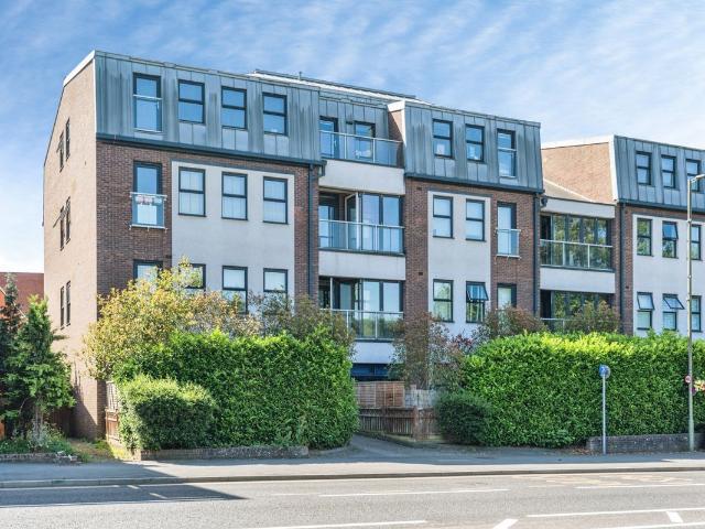 Apartment for rent in Heol-las, Surrey