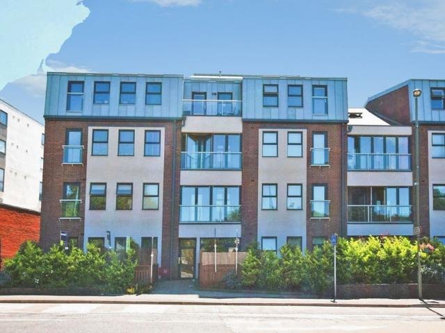 Apartment for rent in Heol-las, Surrey
