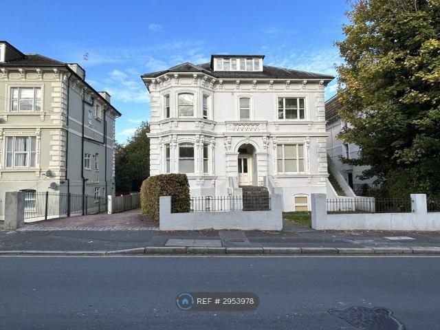 Studio for rent in St James, Sandown Park
