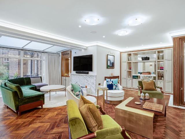 Apartment for rent in Mayfair, Greater London