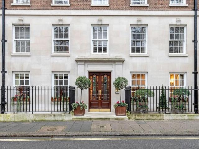 Apartment for rent in Mayfair, Greater London