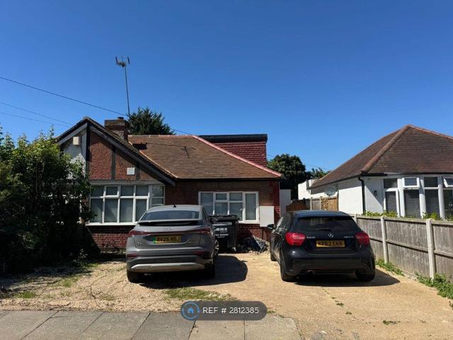 Studio for rent in Lower Halliford, Surrey