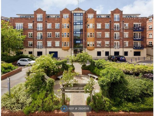 Apartment for rent in Weetwood, West Yorkshire