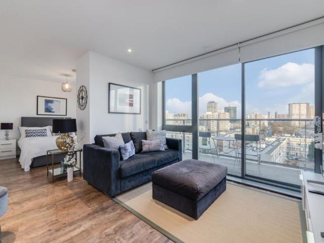 Apartment for rent in Poplar Grove, Greater London