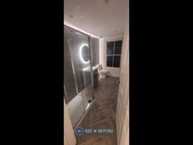 Room for rent in Poplar Grove, Greater London