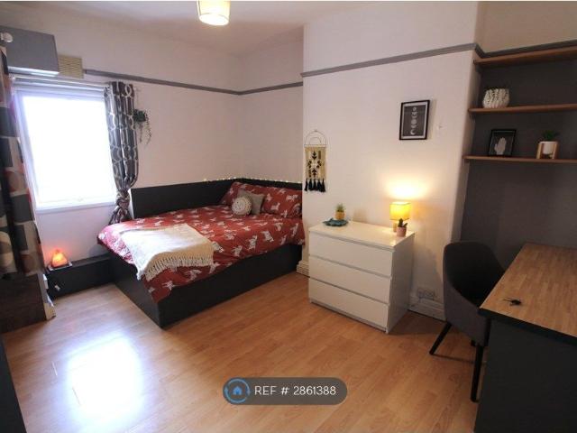 Room for rent in Northgate Village, Two Mills